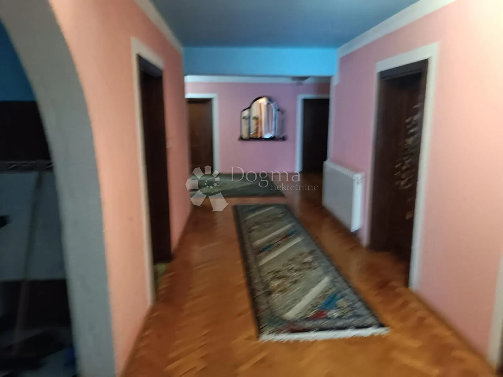 kuća sa radnike ili starački dom - slika 3