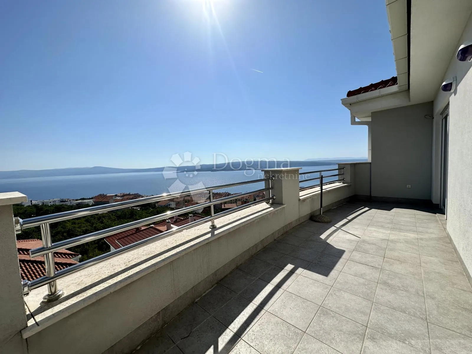 prilika! penthouse sa panormaskim pogledom i bazenom crikvenica - slika 19