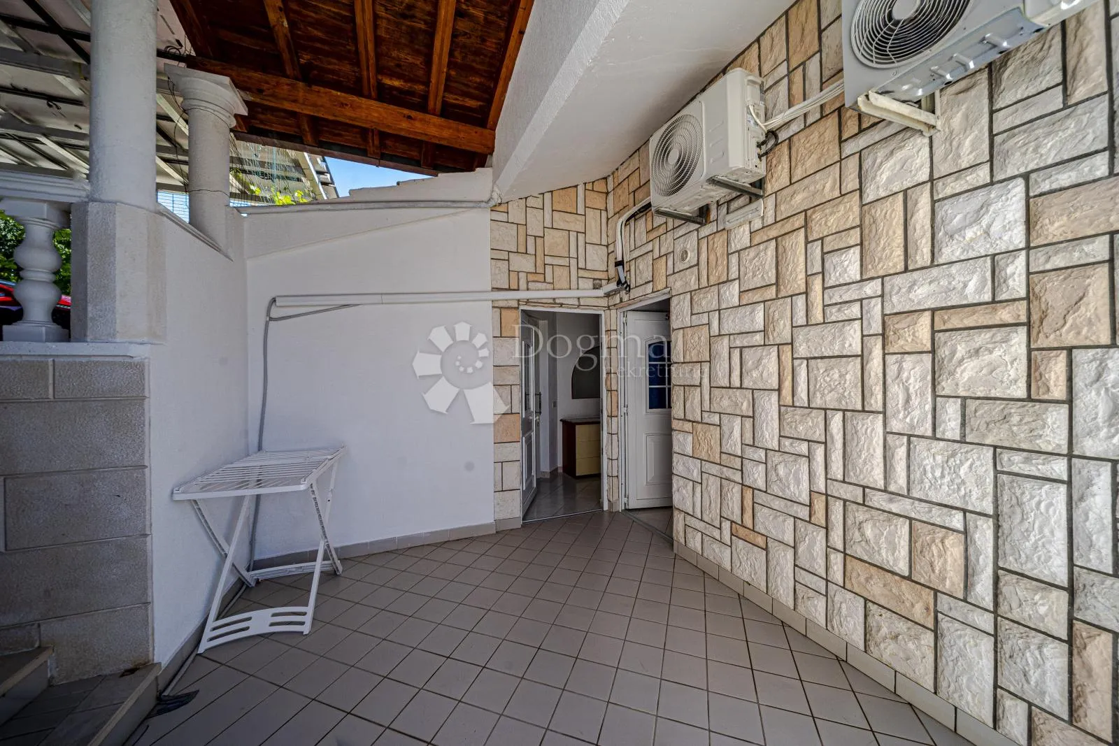 prvi red do mora: samoodrživa apartmanska vila s uhodanim poslovanjem – vela luka, korčula - slika 44