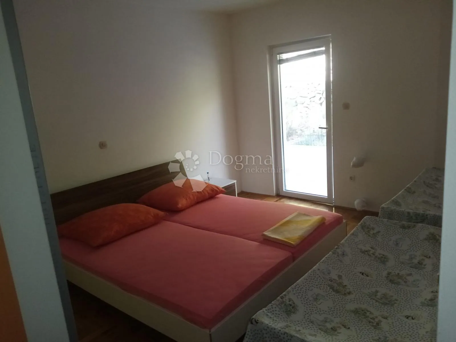 ekskluzivni objekat sa poslovnim prostorima, stanom i 8 apartmana - slika 4
