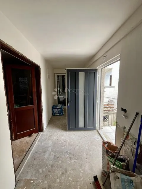 jadranovo,apartman sa visokim potkrovljem i garažom - slika 8