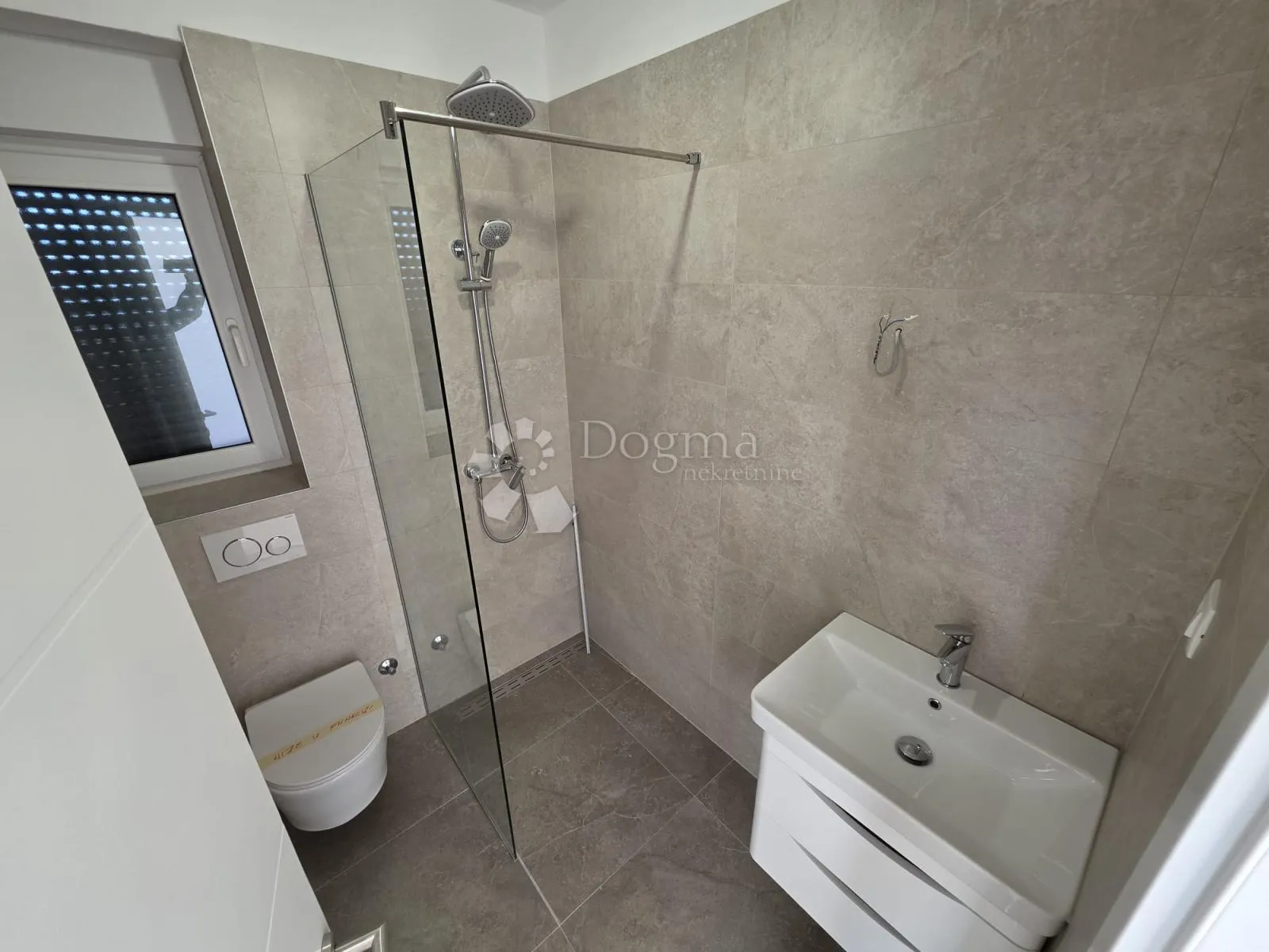 vinišće- top prilika!!! moderna villa s pogledom na more - slika 23