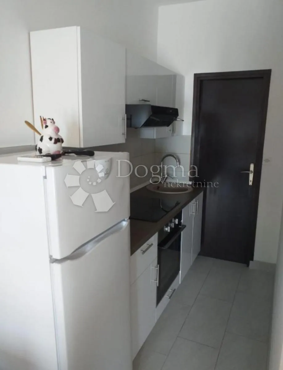 kuća s tri apartmana uz more - slika 13