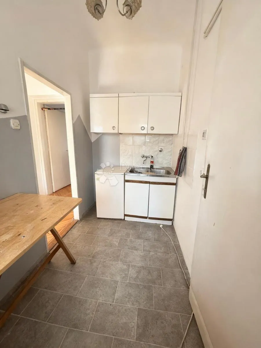 prostran stan na trešnjevci – 142 m² za obnovu - slika 8