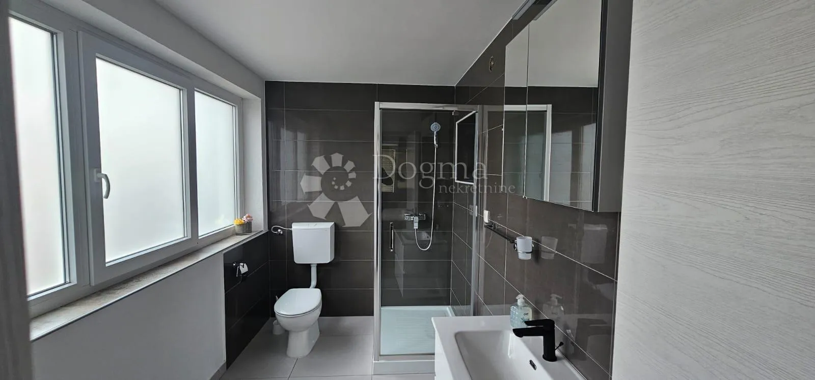 prodaje se ekskluzivna apartmanska kuća u medulinu – 900 m od mora - slika 5