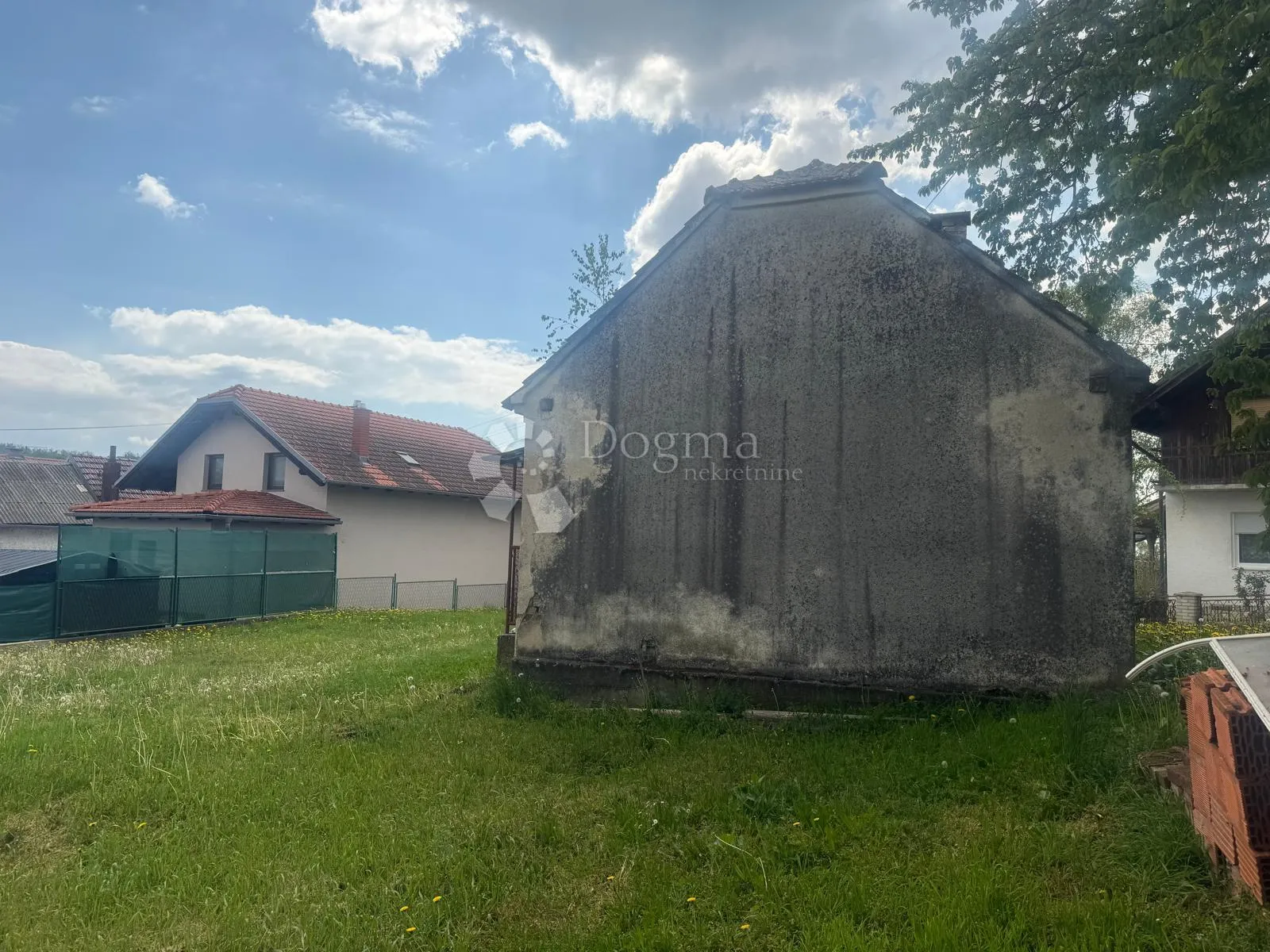 kuća + zemljište 1330 m2 - potencijal - slika 6