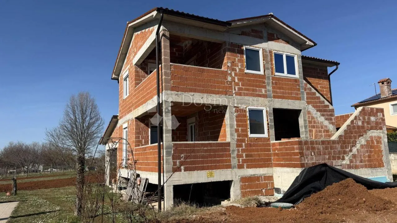 roh bau kuća sa 2 stana i gotovim bazenom - slika 3