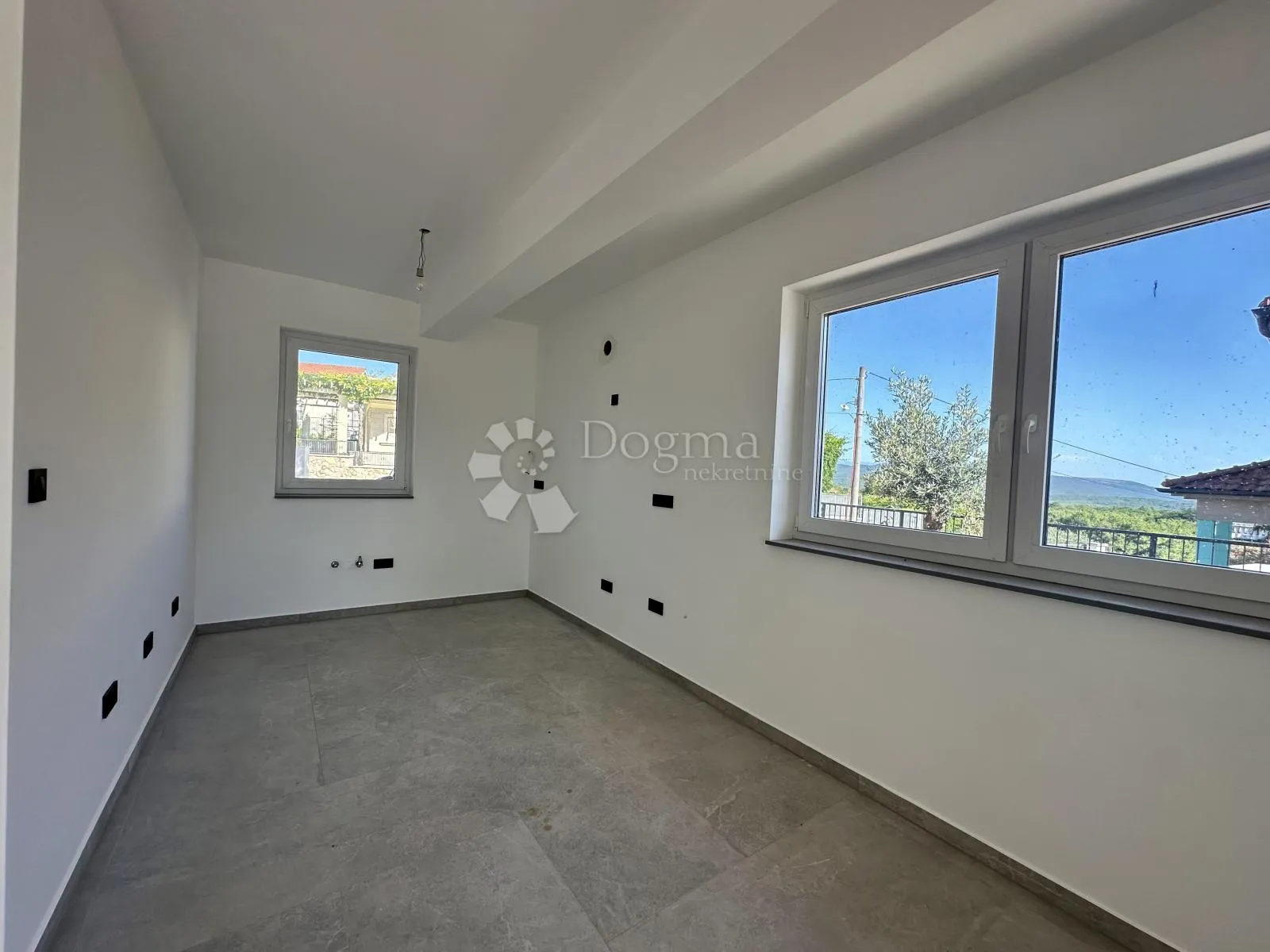 kamen villa u mirnom okruženju otoka krka - slika 9