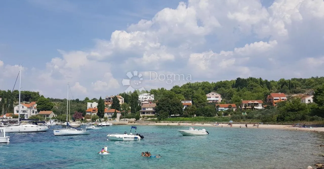 otok prvić - veća kuća nadomak plaže i mora - slika 2