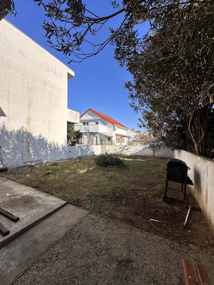prodaje se dvojna kuća u sabunikama sa 3 apartmana - slika 5