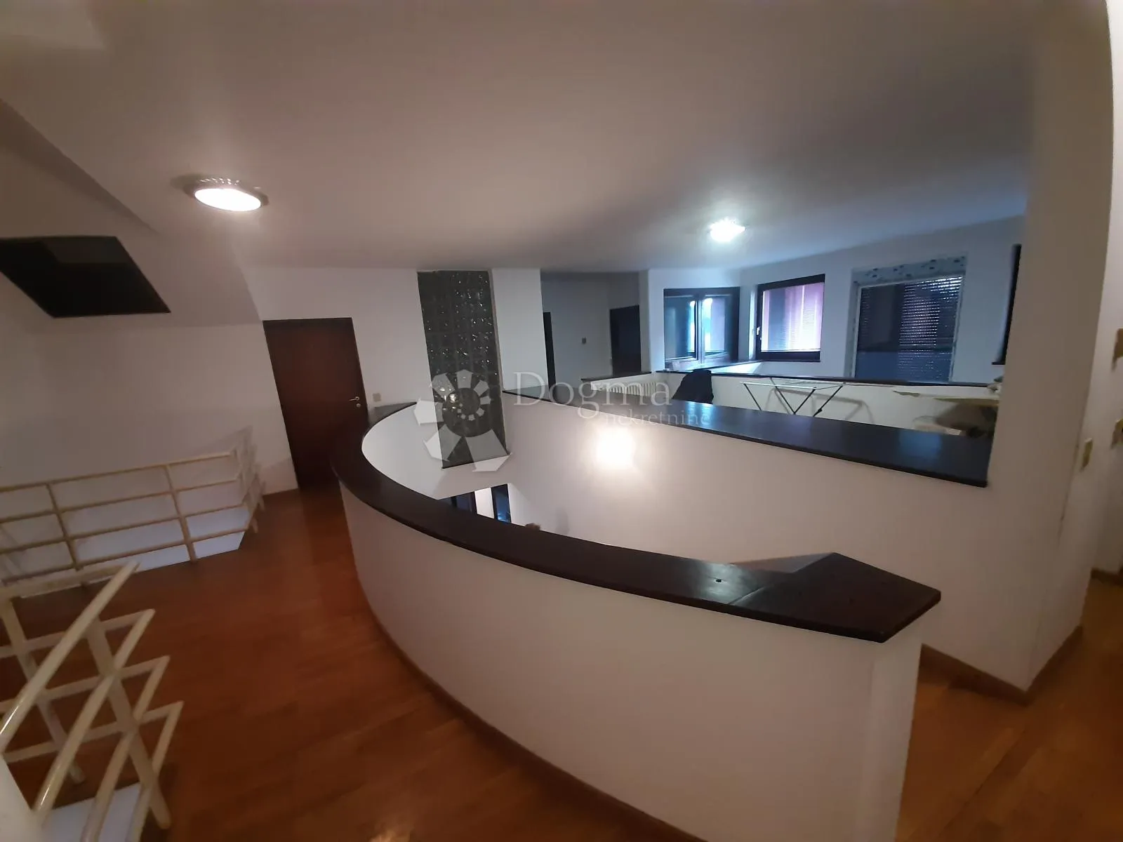 unikatna vila na zapadu zagreba – jedinstvena arhitektura i privatnost - slika 6