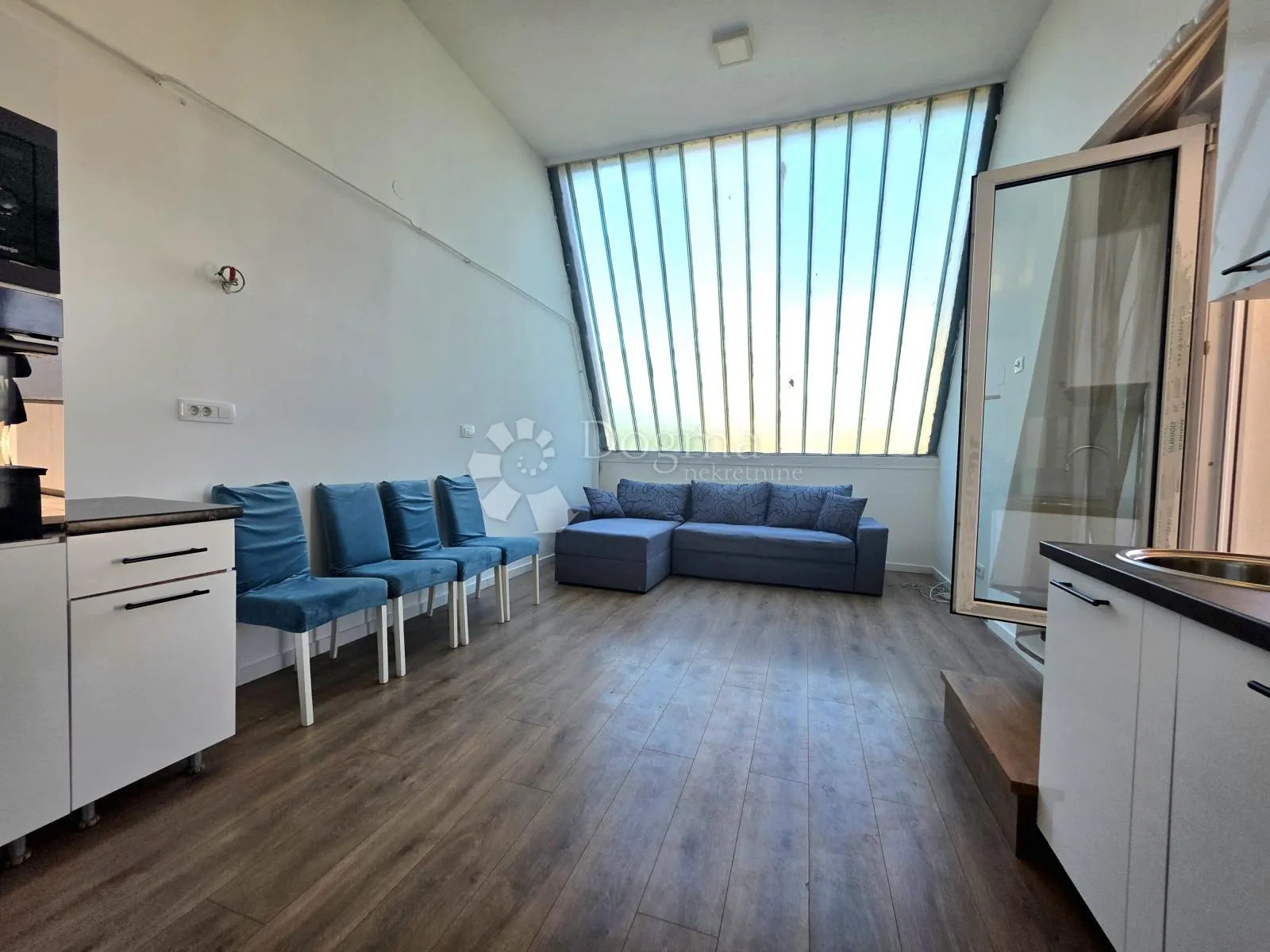 prodaja, stan, karlovac, nkp 50m² + 20m² terase, grabrik - slika 4