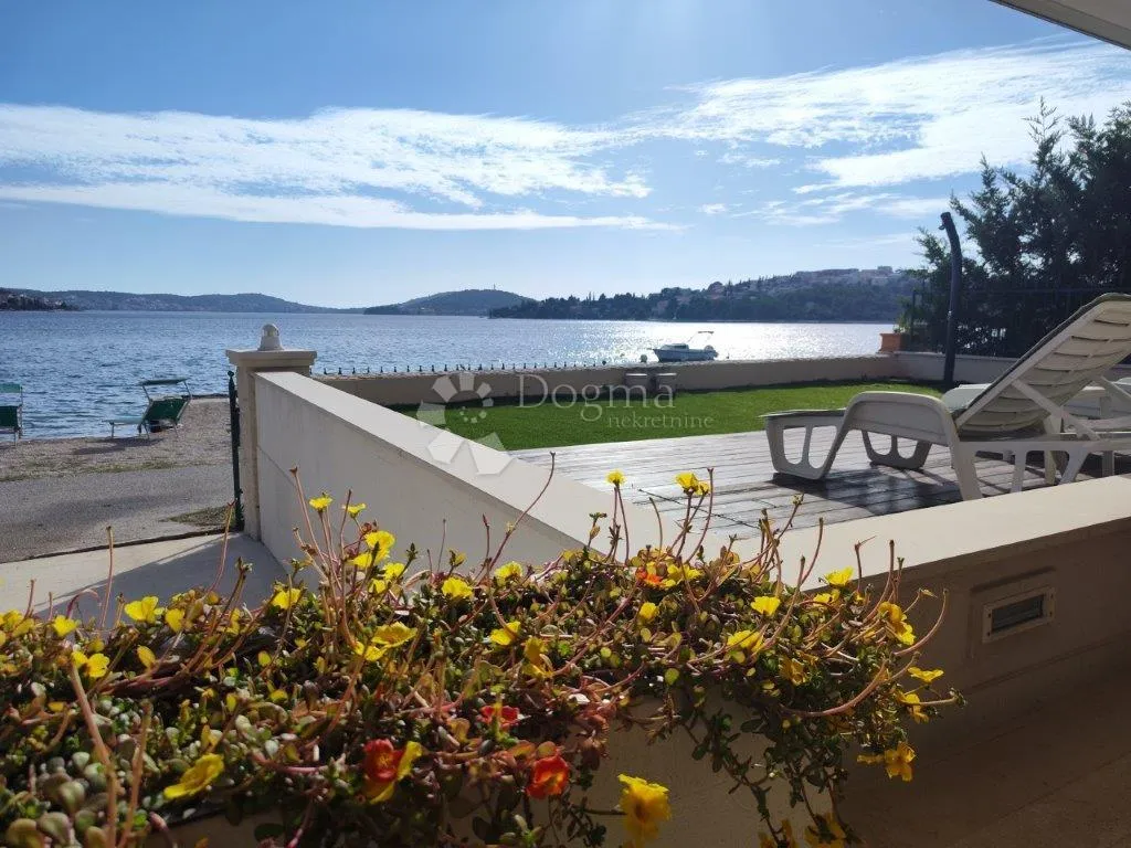 rogoznica- predivna villa na plaži - slika 6