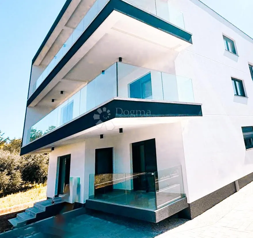 penthouse nadomak mora i s impresivnim terasama i s uporabnom dozvolom - slika 6