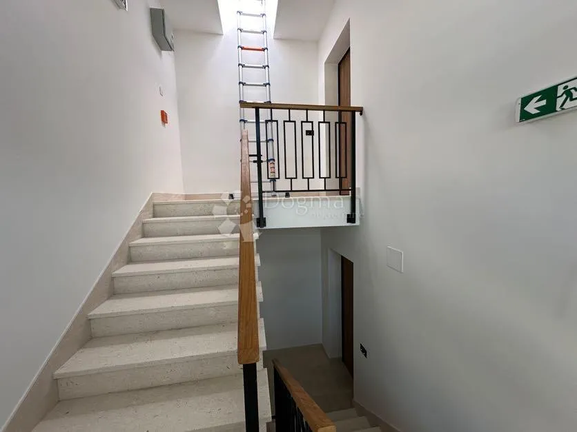 luksuzni apartman na moru - slika 8