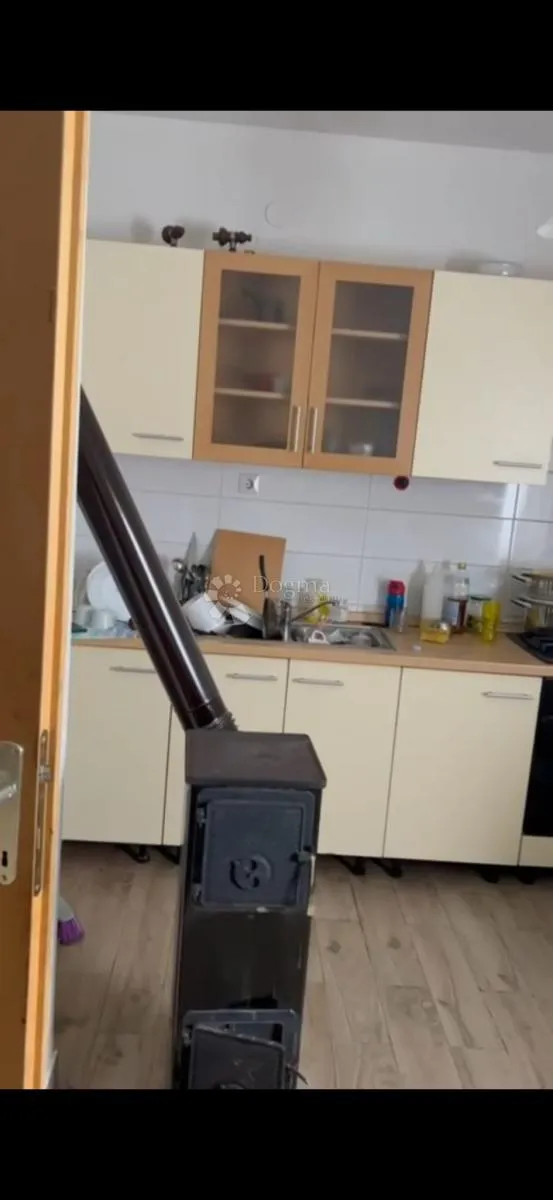 topusko novija kućica kraj rijeke i toplica - slika 12