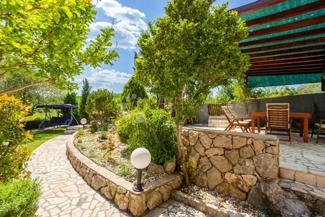 vrbnik samostojeća kuća idealna kako za život tako i za investiciju - slika 10