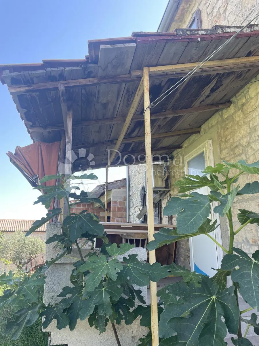kuća sa velikim potencijalom - slika 6