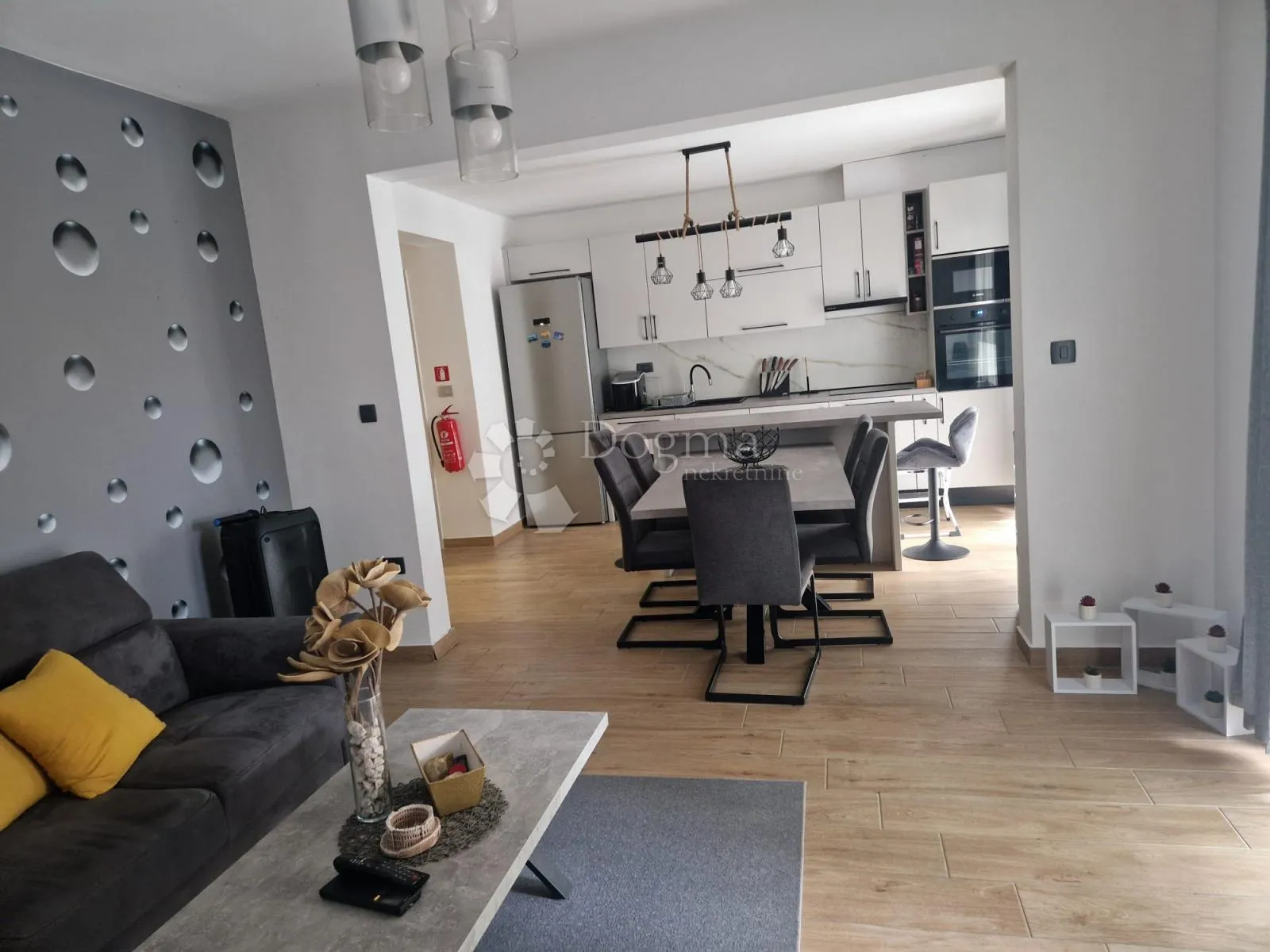 atraktivan apartman u prizemlju blizu mora - slika 3