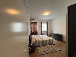 centar-67m2,2s+db adaptiran ,lift ,drugi kat - slika 5