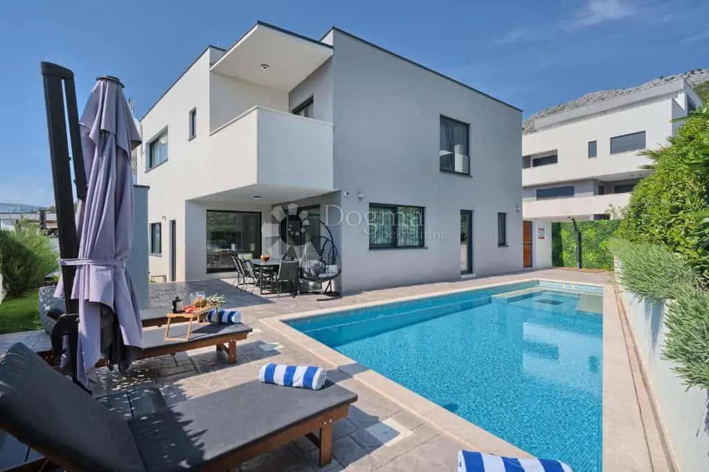 vila s bazenom u strožancu - slika 58