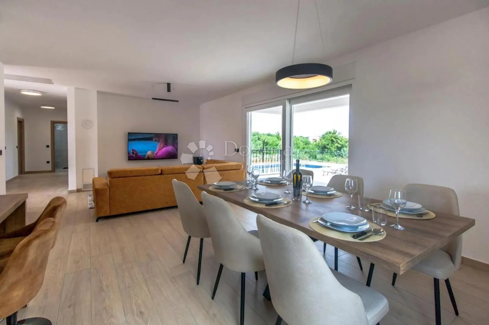 villa sa bazenom, konobom i 3800m2 okućnice - slika 12