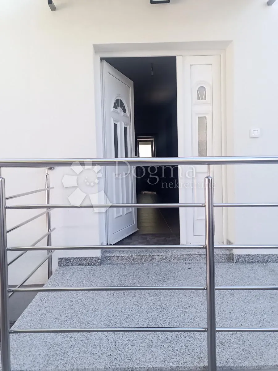 vodice - stan u prizemlju 126 m2 - slika 15