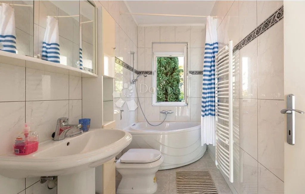 podaca – gotov posao s bazenom i 2 apartmana ★★★★★ - slika 19
