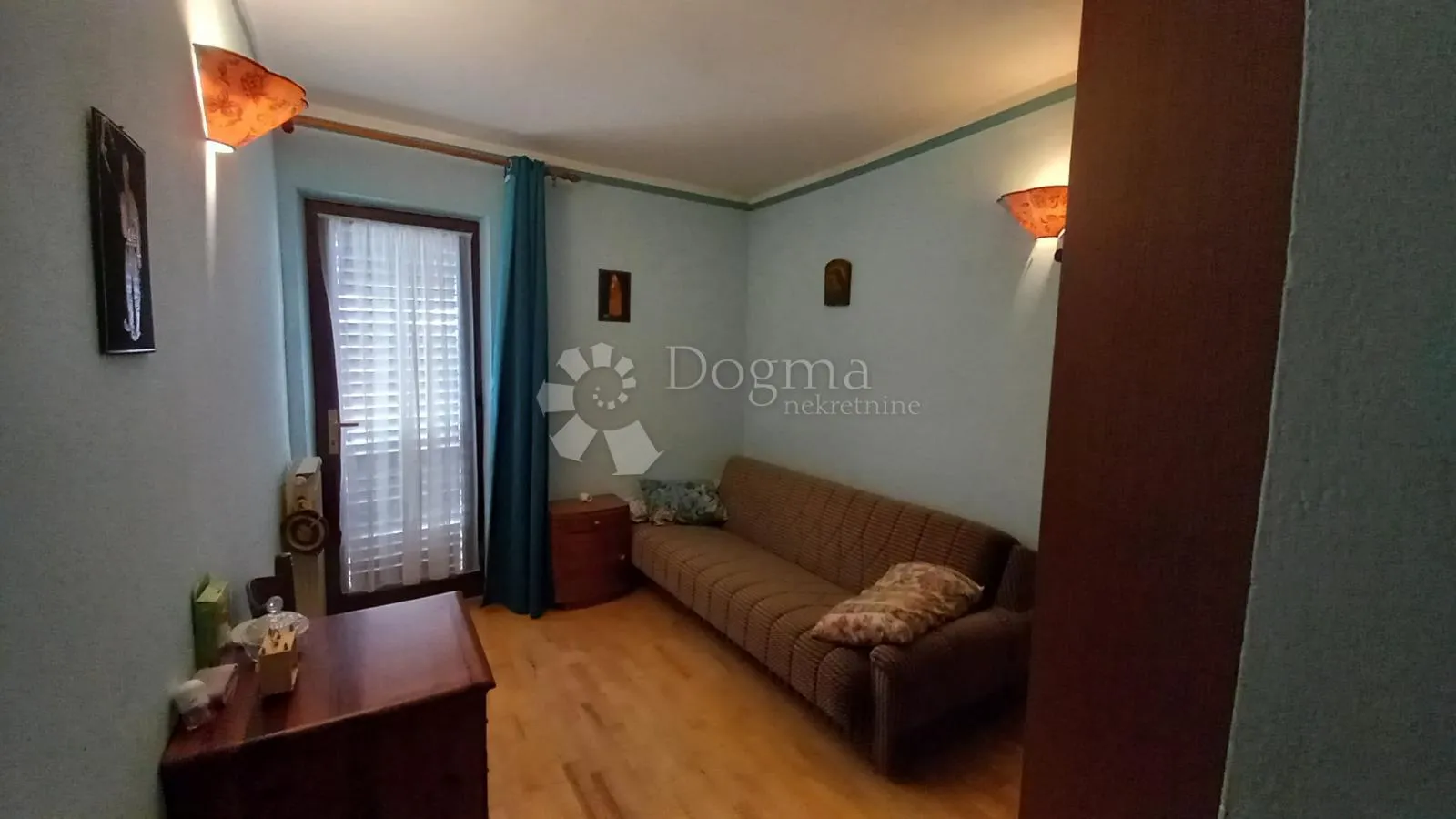 prostrana kuća s dva apartmana u mirnom okruženju blizu brtonigle - slika 13