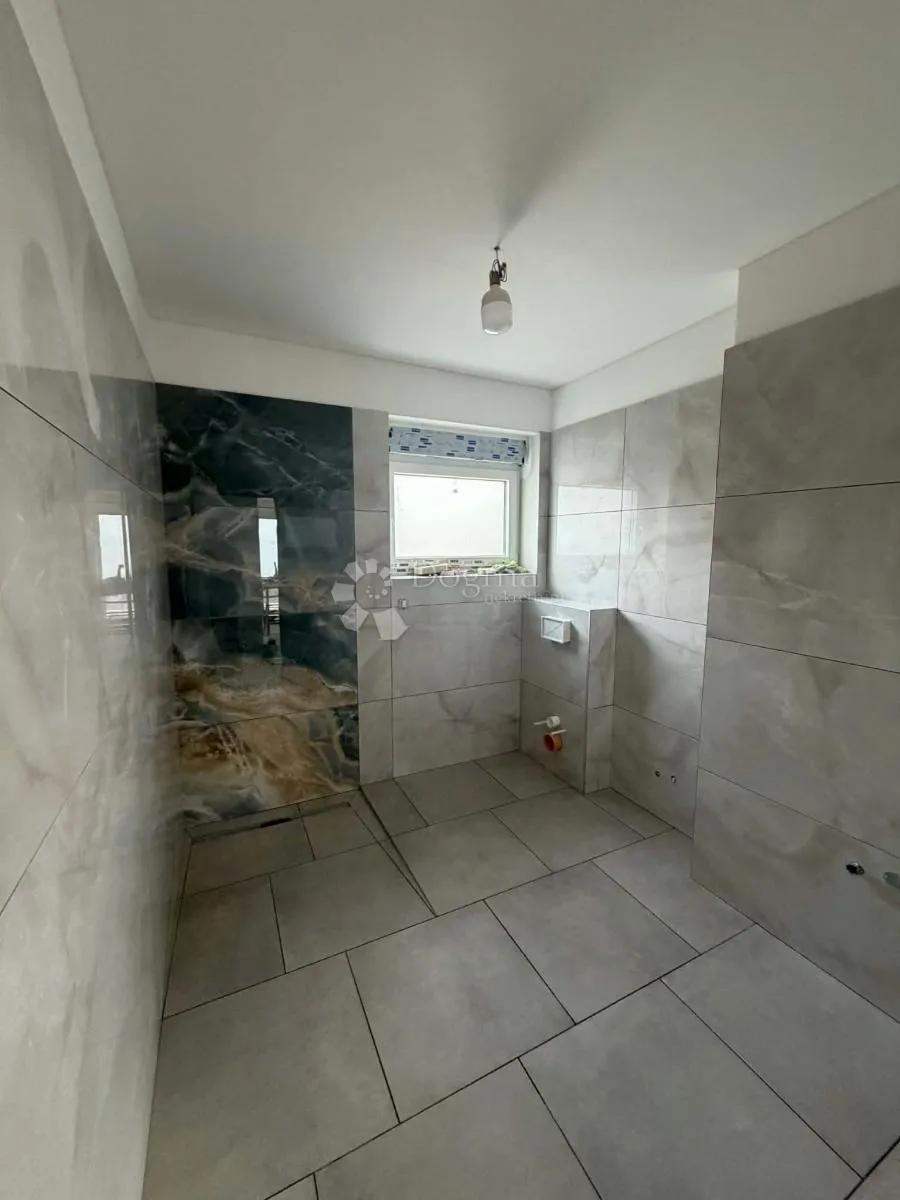 izuzetno prostran prizemni stan 212m² – kostrena - slika 4