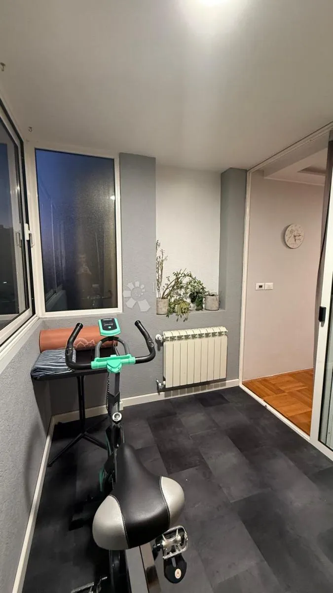 moderan renoviran stan - 5 minuta do mora! - slika 7