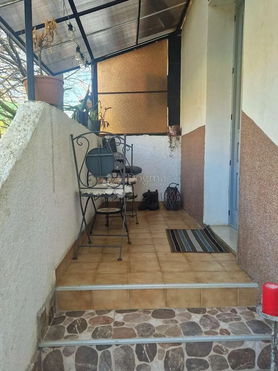 kuća sa dva stana u okolici lupoglava - slika 14