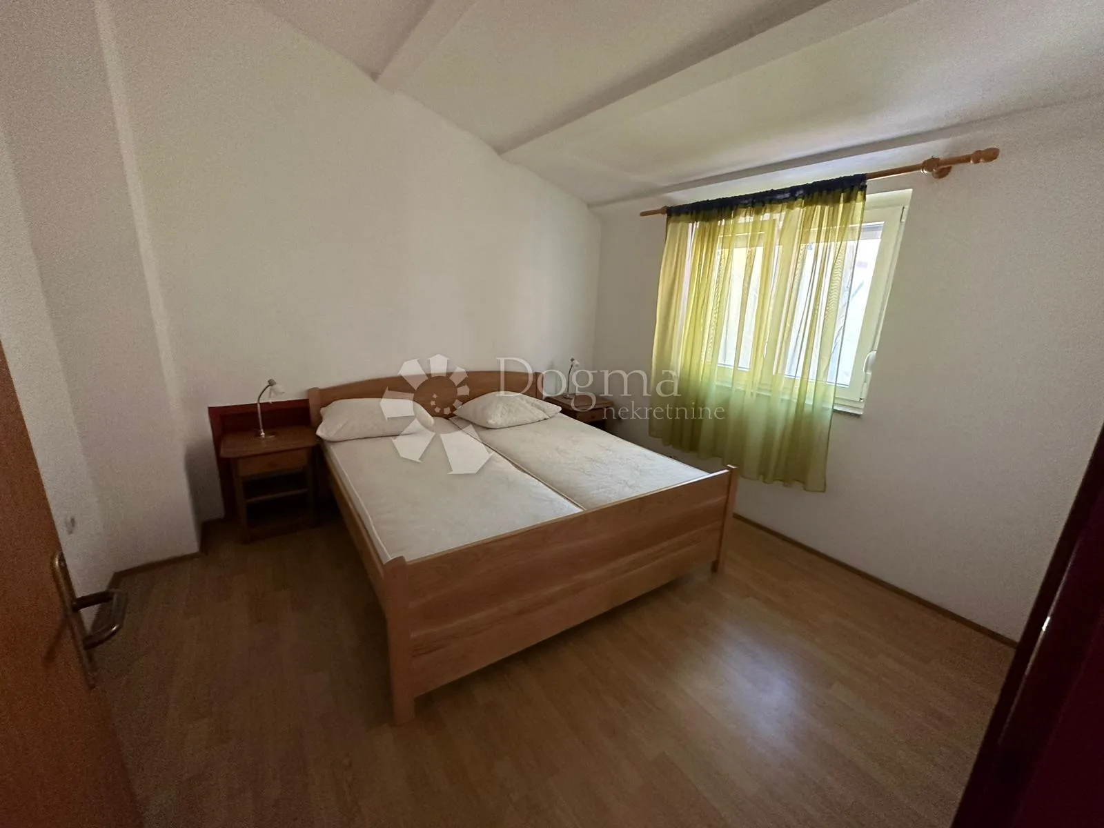 apartmanska kuća na 50 metara do mora - slika 32