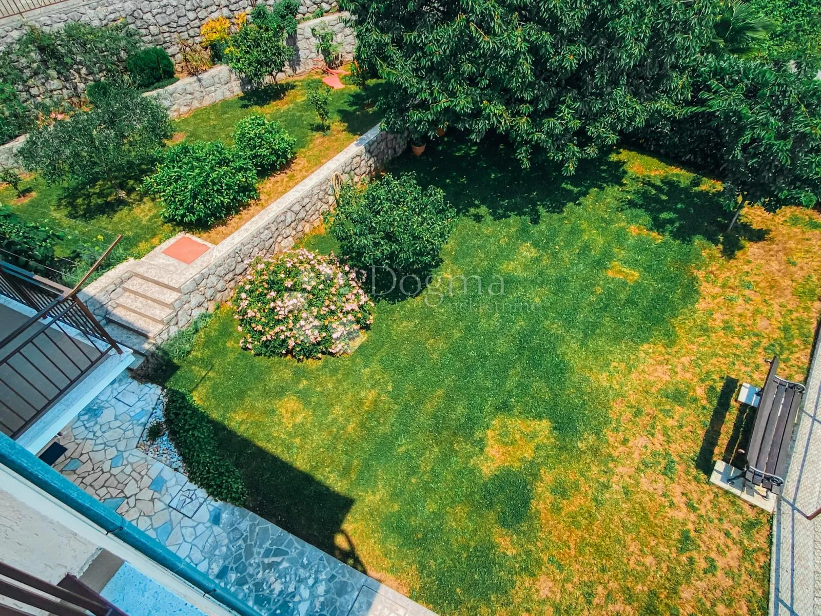 kuća sa 3 apartmana i fenomenalnim pogledom - slika 6