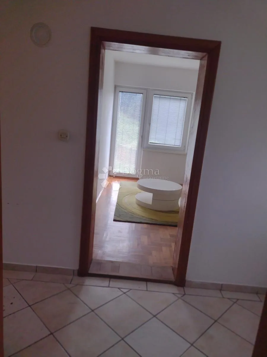kuća s ogromnom okućnicom u komadu blizu d1 - slika 6
