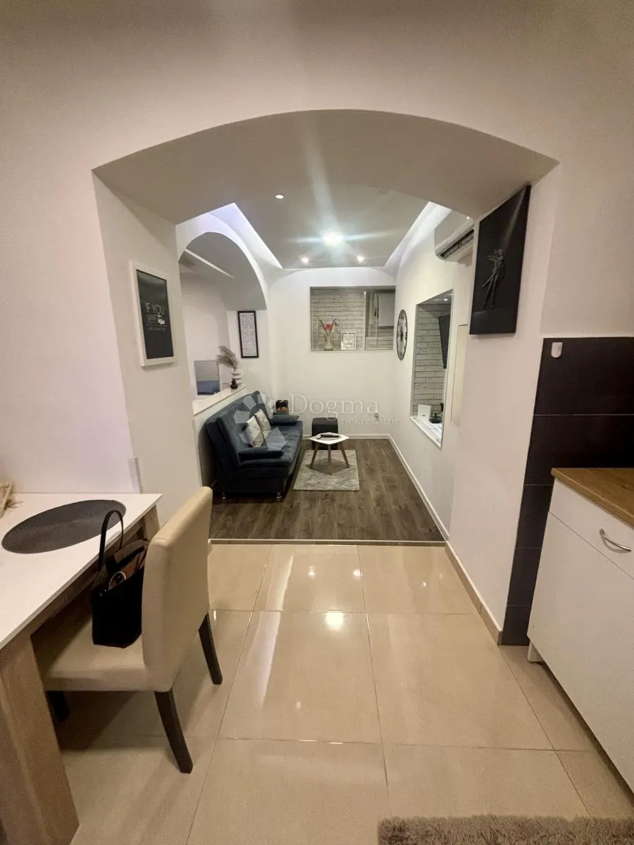 studio u strogom centru zagreba - slika 13