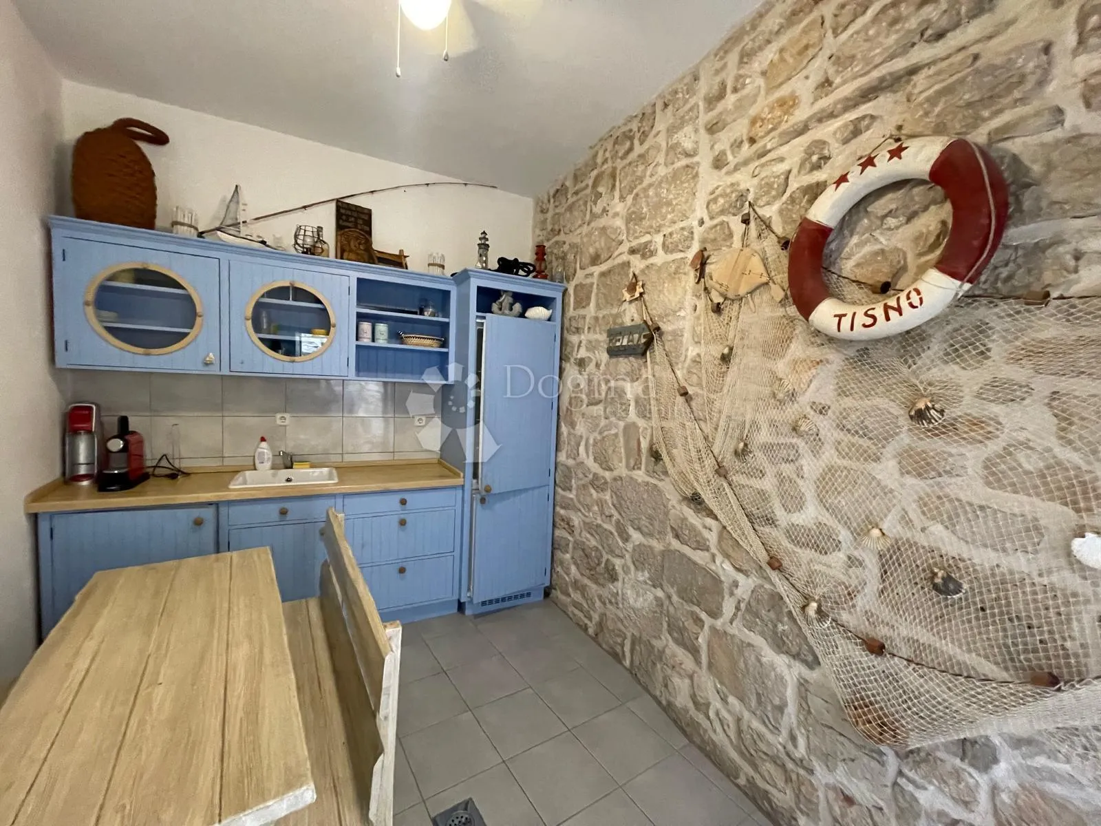 tisno – šarmantna dalmatinska kuća, top lokacija - slika 14