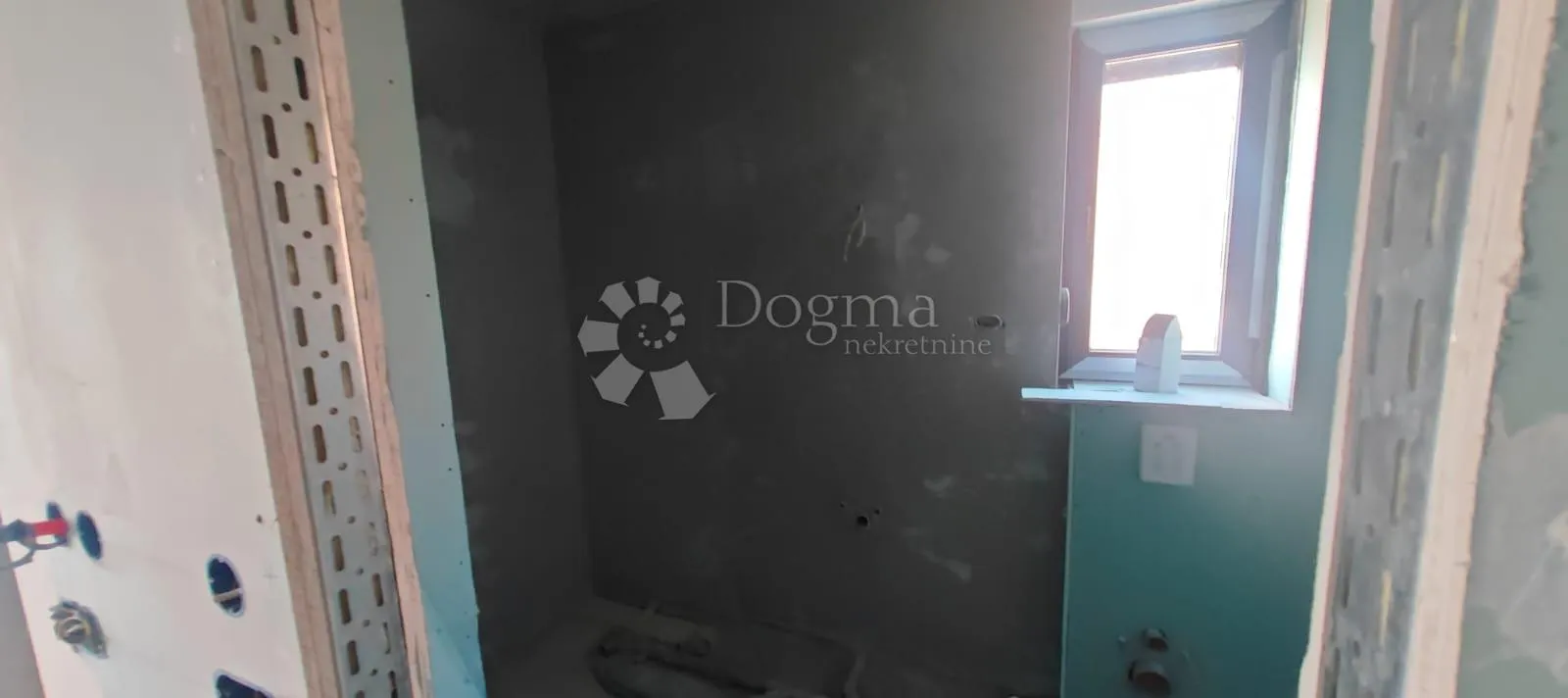 apartman na čiovu, novogradnja - slika 9