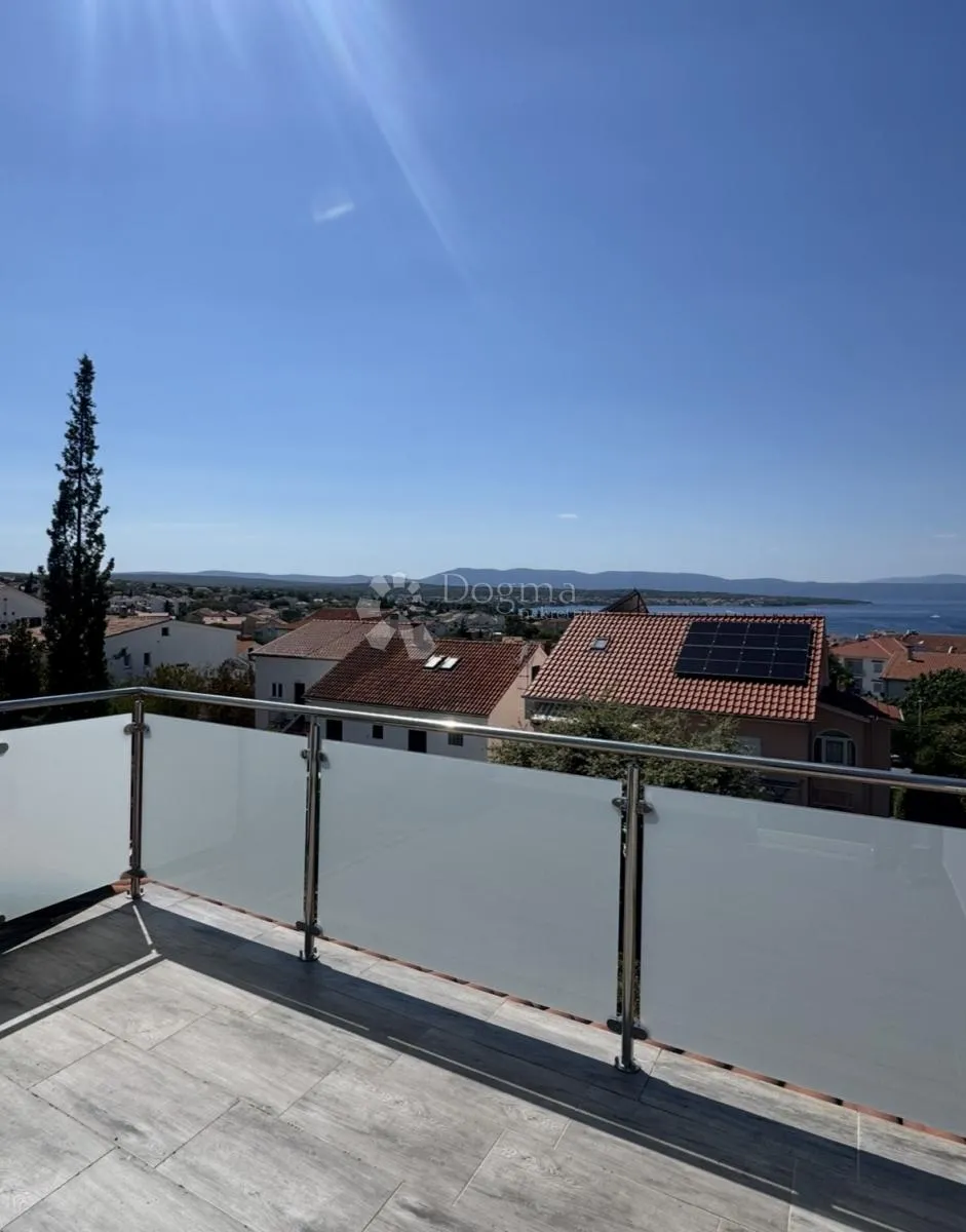 kuća sa 3 odvojena apartmana - slika 15