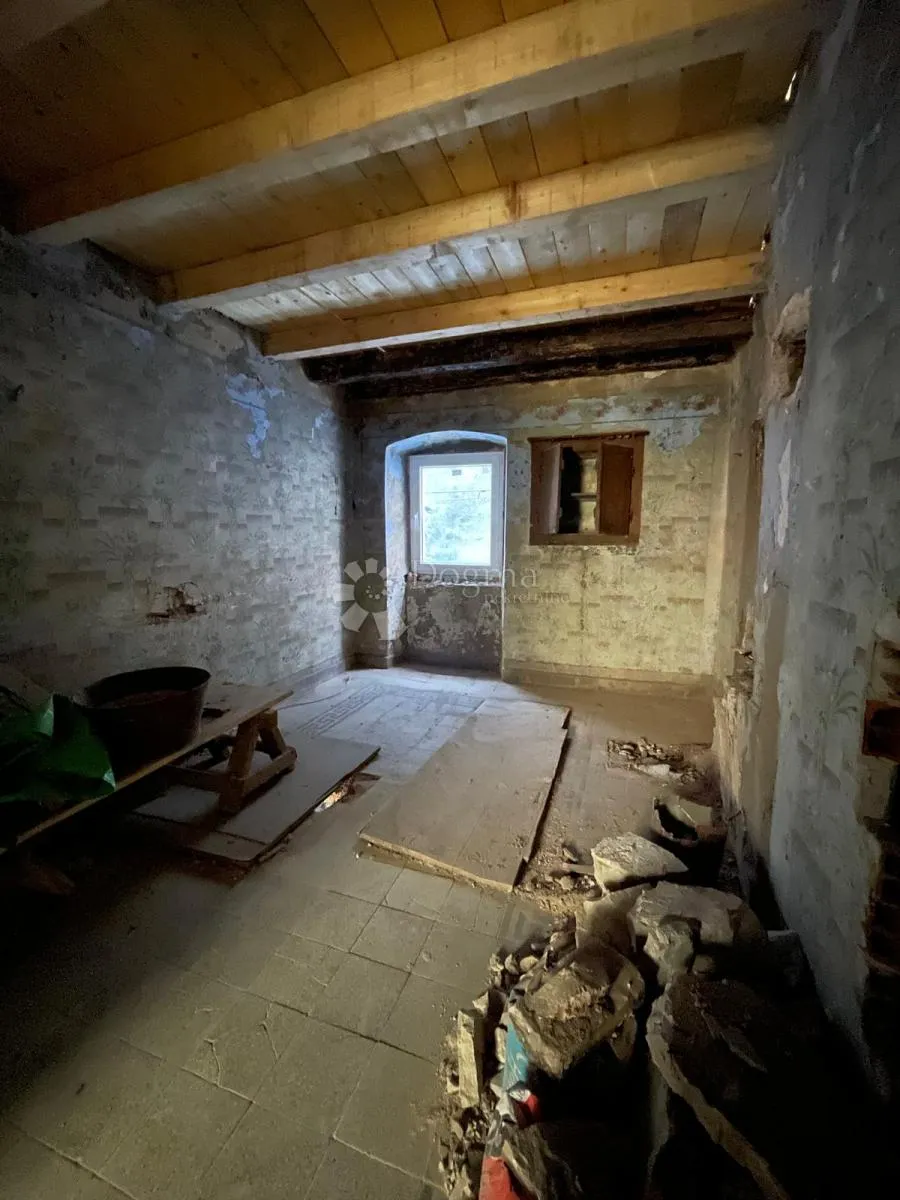 preslatka kućica za potpunu renovaciju u srcu vodnjana - slika 8