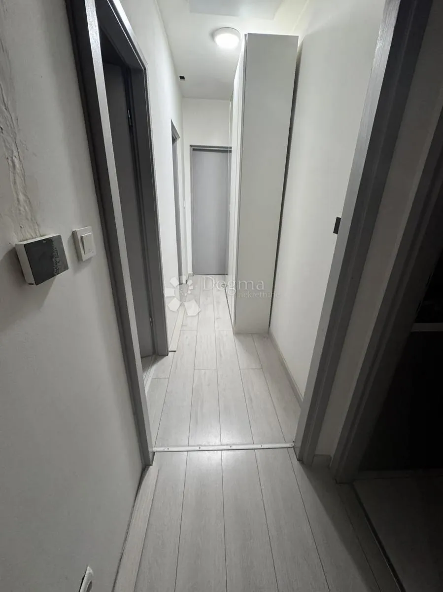 moderan, potpuno renoviran trosobni stan petrinja - slika 8