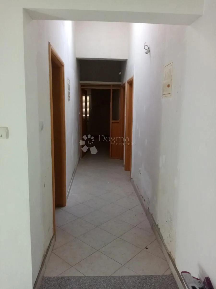 ekskluzivni objekat sa poslovnim prostorima, stanom i 8 apartmana - slika 7
