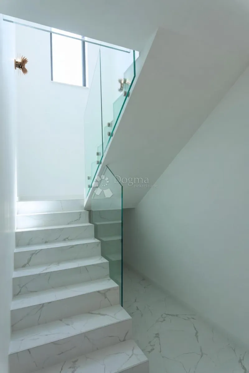 vila marina vinišče 180 m2 - slika 16