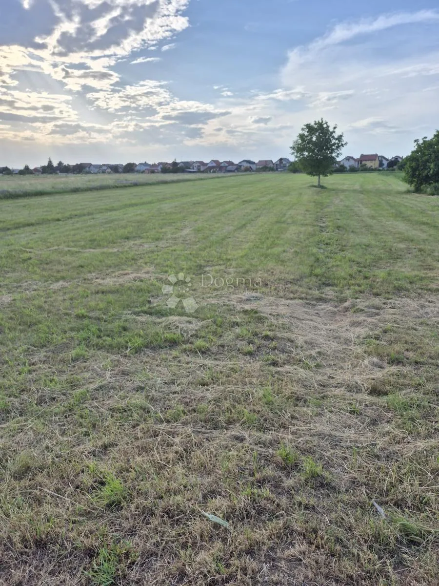 GRAĐEVINSKO ZEMLJIŠTE - 6.629 m2 - VARAŽDIN