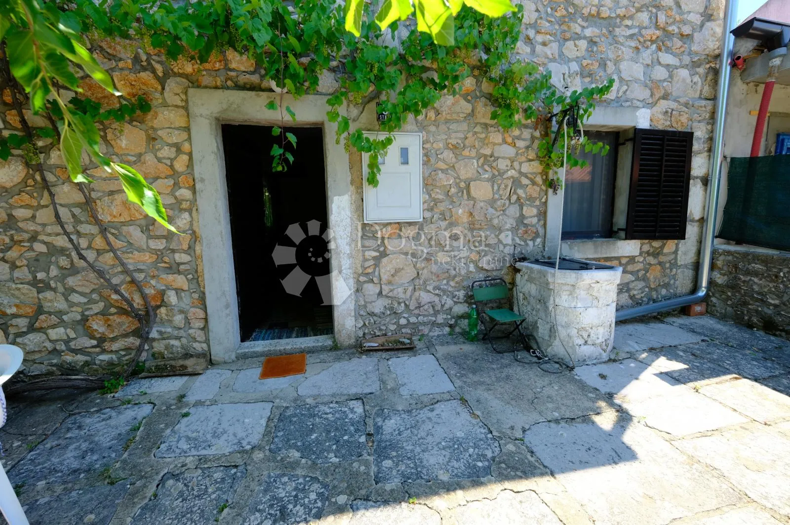 kamena kuća polje - slika 3