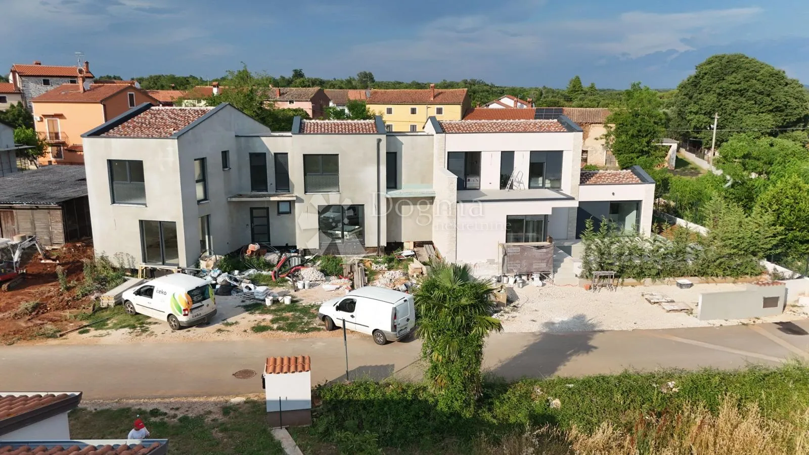 prvoklasna novogradnja s bazenom u umagu - slika 5