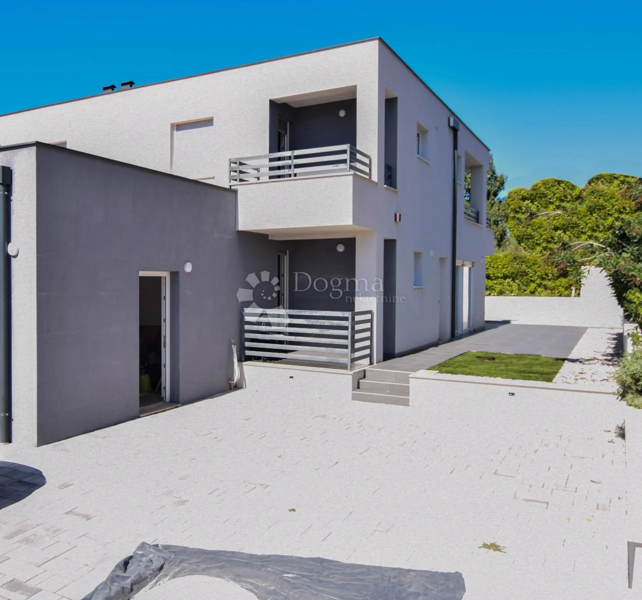 novigrad, moderna dvojna vila s bazenom i 3 spavaće sobe - slika 23