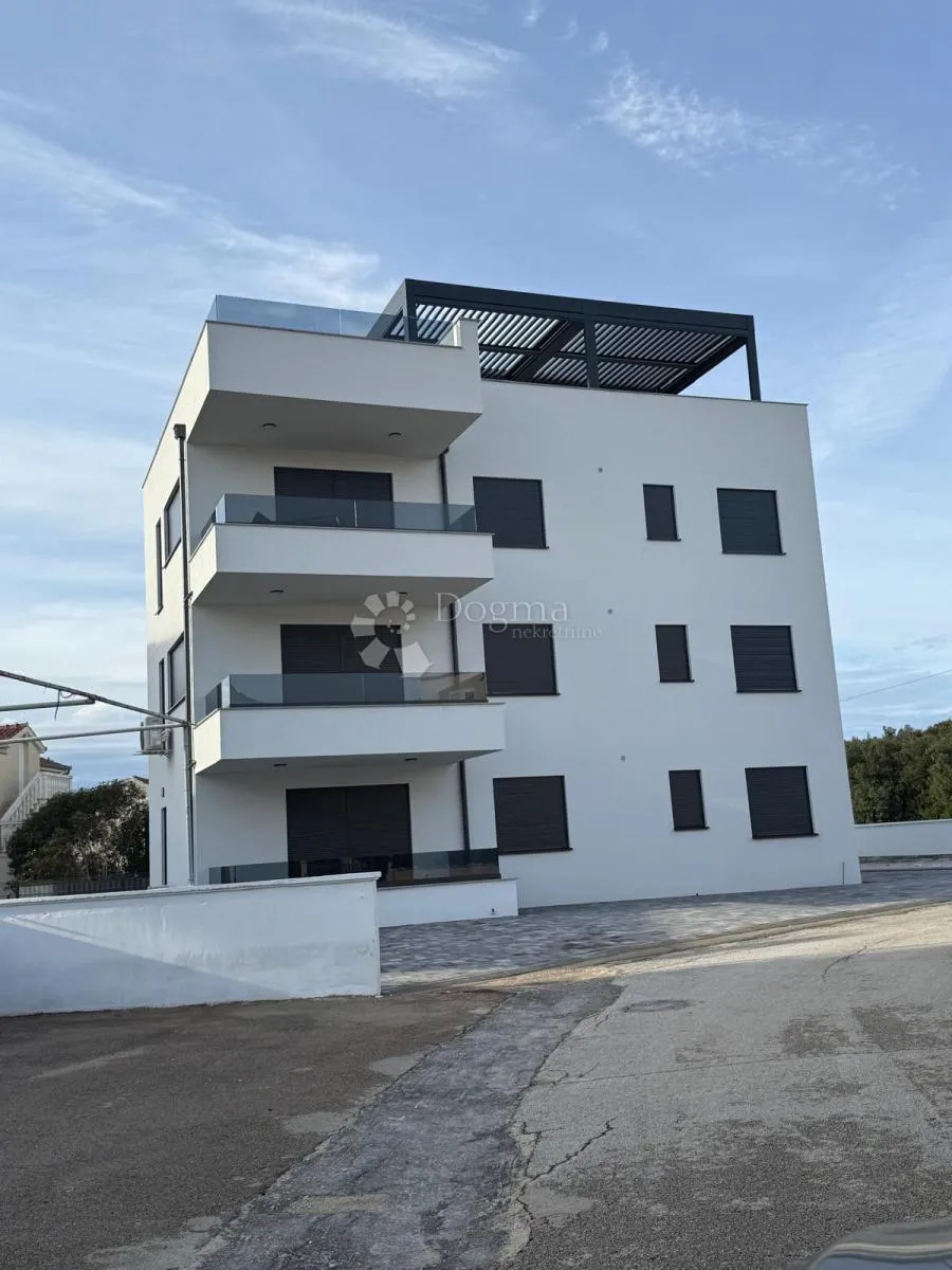 luksuzan namješten penthouse s pogledom na more - slika 40