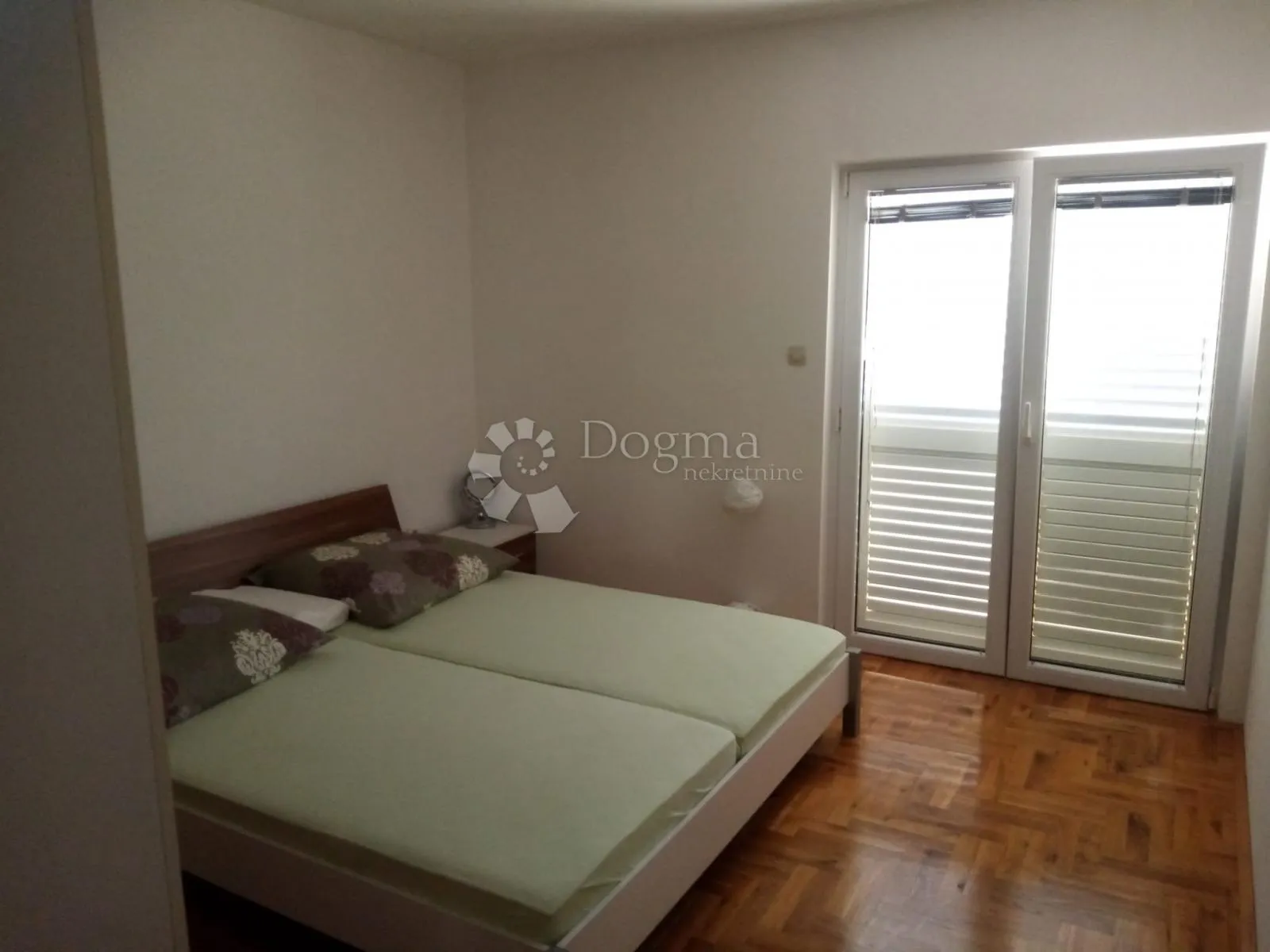 ekskluzivni objekat sa poslovnim prostorima, stanom i 8 apartmana - slika 19