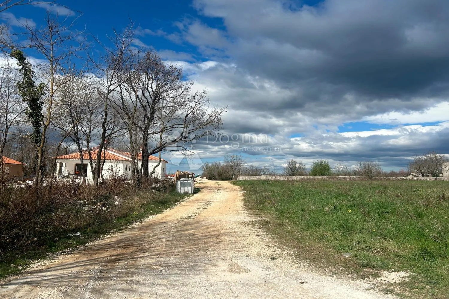 kanfanar – zemljište s dozvolom i započetom gradnjom - slika 2